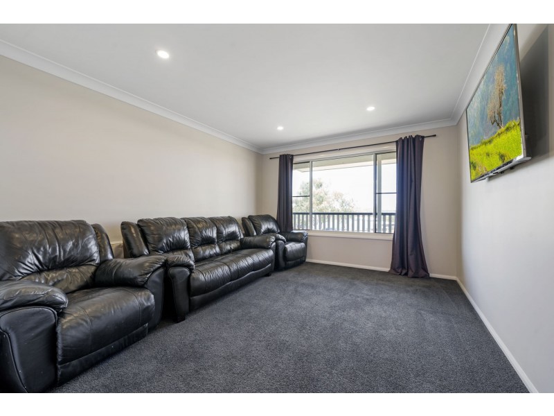 22 Langton Crescent, Oakey QLD 4401