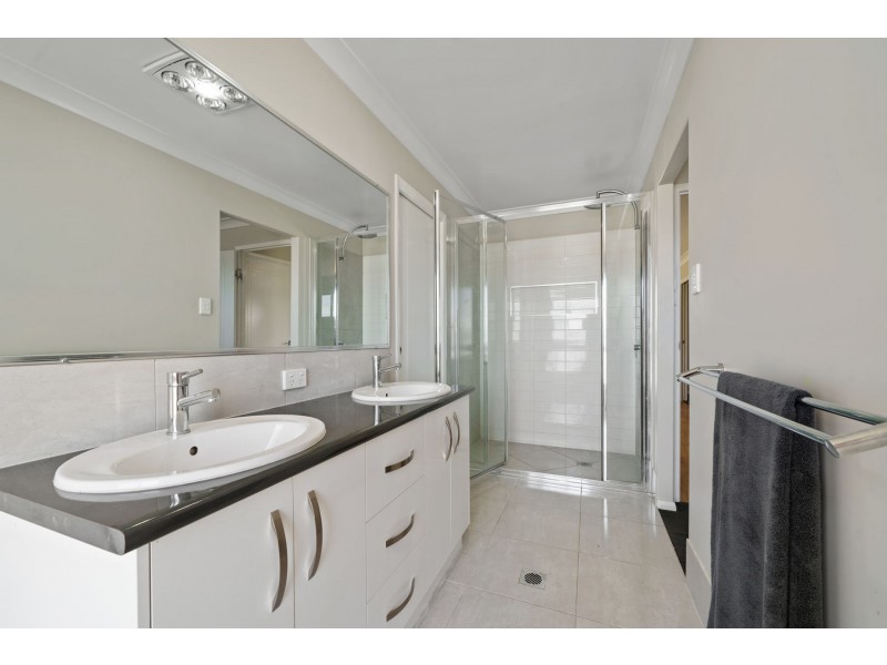 22 Langton Crescent, Oakey QLD 4401