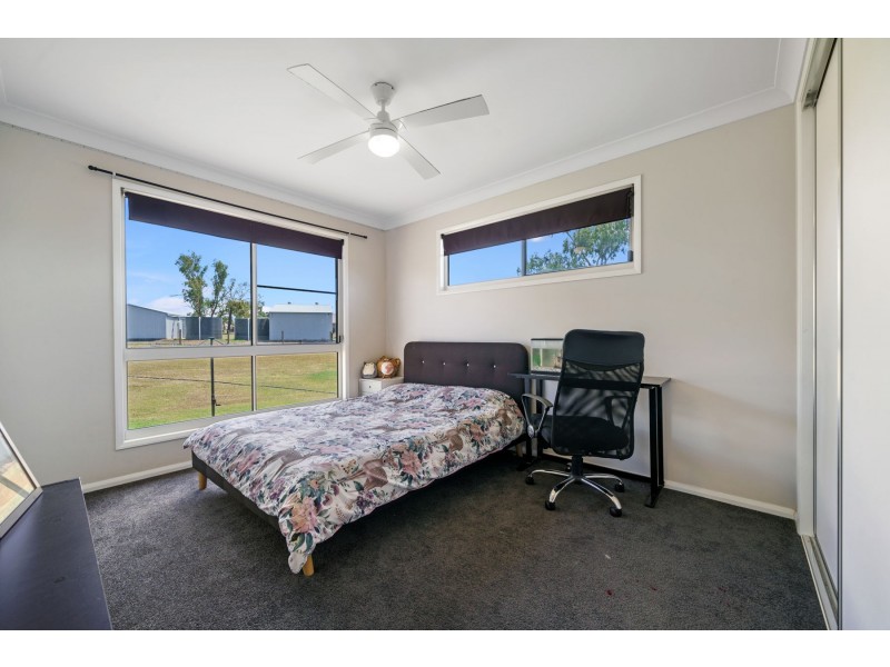 22 Langton Crescent, Oakey QLD 4401