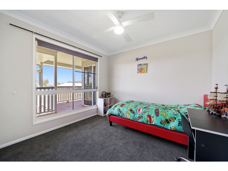 22 Langton Crescent, Oakey QLD 4401