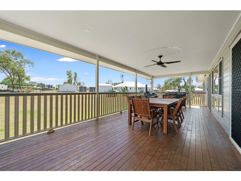 22 Langton Crescent, Oakey QLD 4401