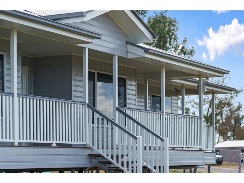 22 Langton Crescent, Oakey QLD 4401
