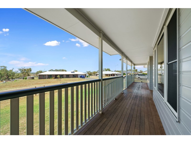 22 Langton Crescent, Oakey QLD 4401