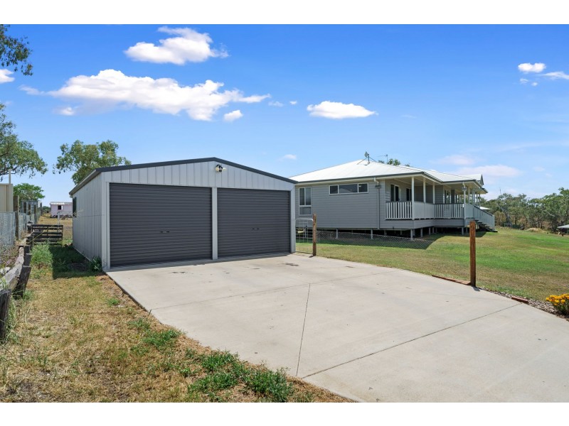 22 Langton Crescent, Oakey QLD 4401