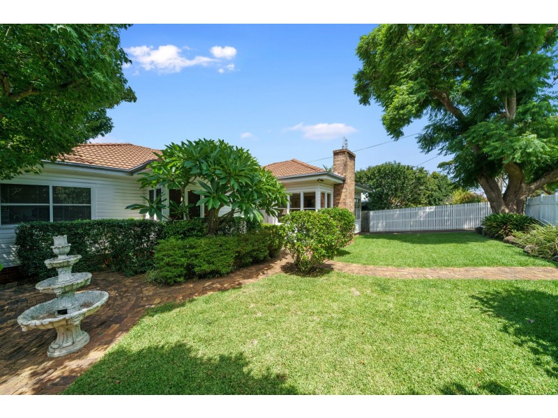 14 Alford Street, Mount Lofty QLD 4350