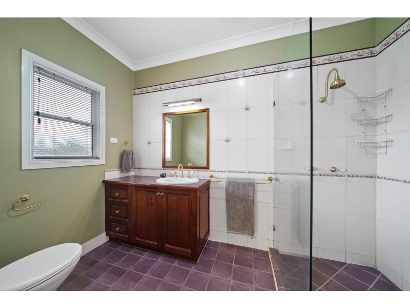 14 Alford Street, Mount Lofty QLD 4350