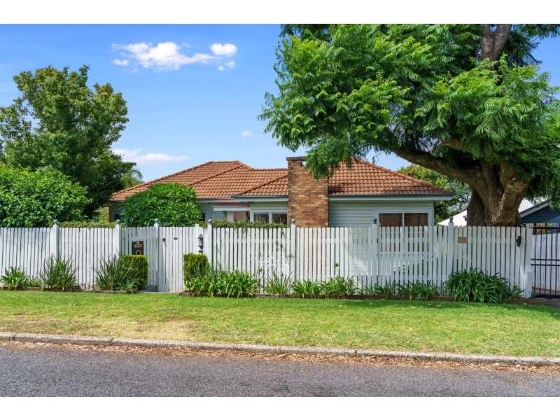 14 Alford Street, Mount Lofty QLD 4350