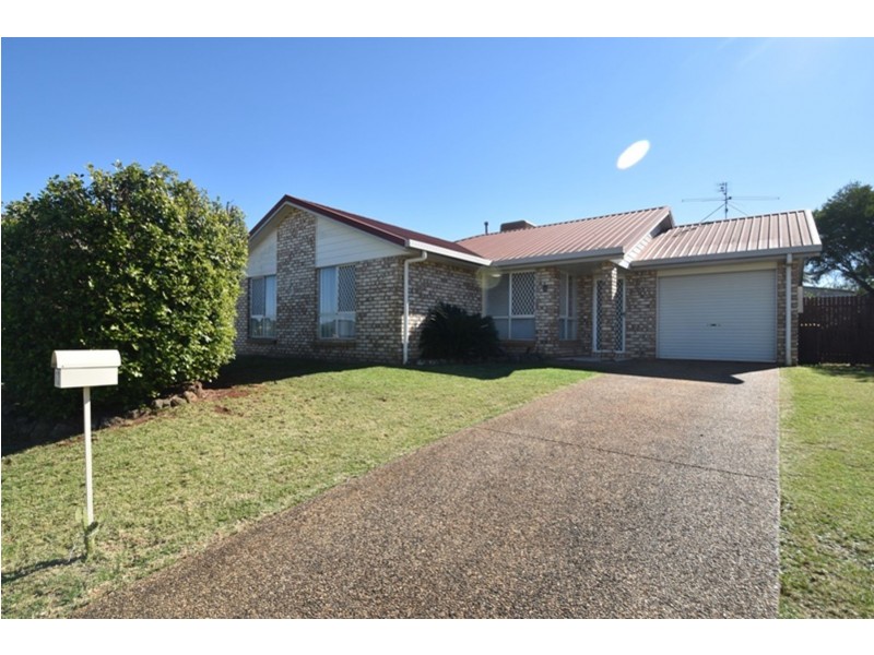 13 Oaklands Court, Glenvale QLD 4350