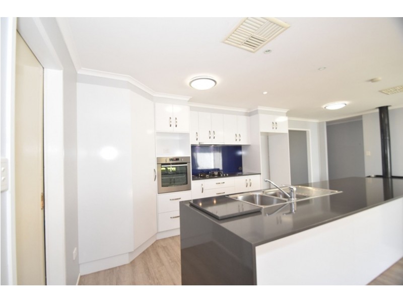 13 Oaklands Court, Glenvale QLD 4350