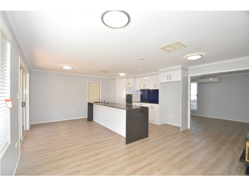 13 Oaklands Court, Glenvale QLD 4350