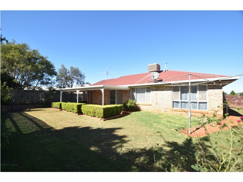 13 Oaklands Court, Glenvale QLD 4350