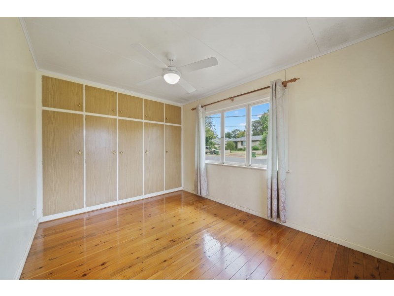 36 Hoey Street, Kearneys Spring QLD 4350