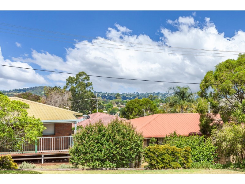 7 Maison Court, Wilsonton Heights QLD 4350