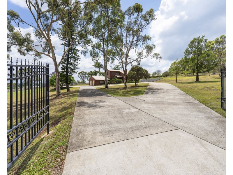 6-8 Coverdale Crescent, Cotswold Hills QLD 4350