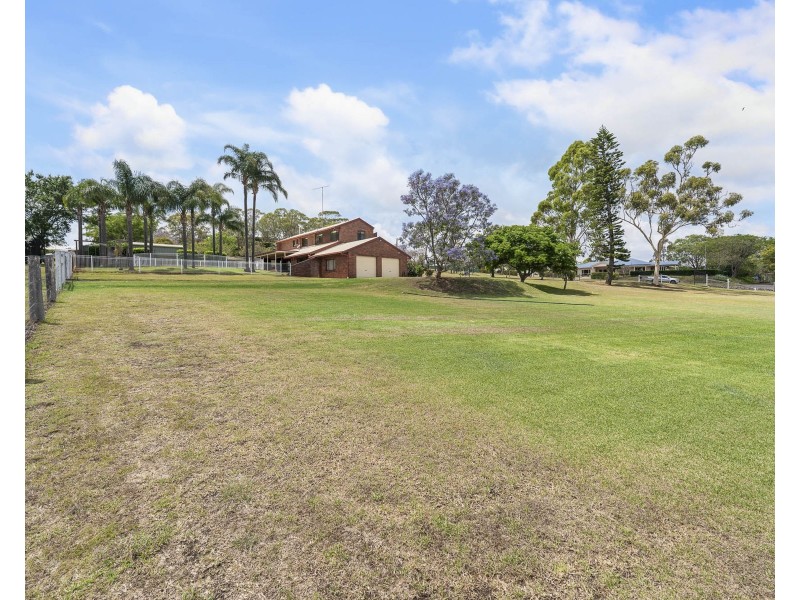 6-8 Coverdale Crescent, Cotswold Hills QLD 4350