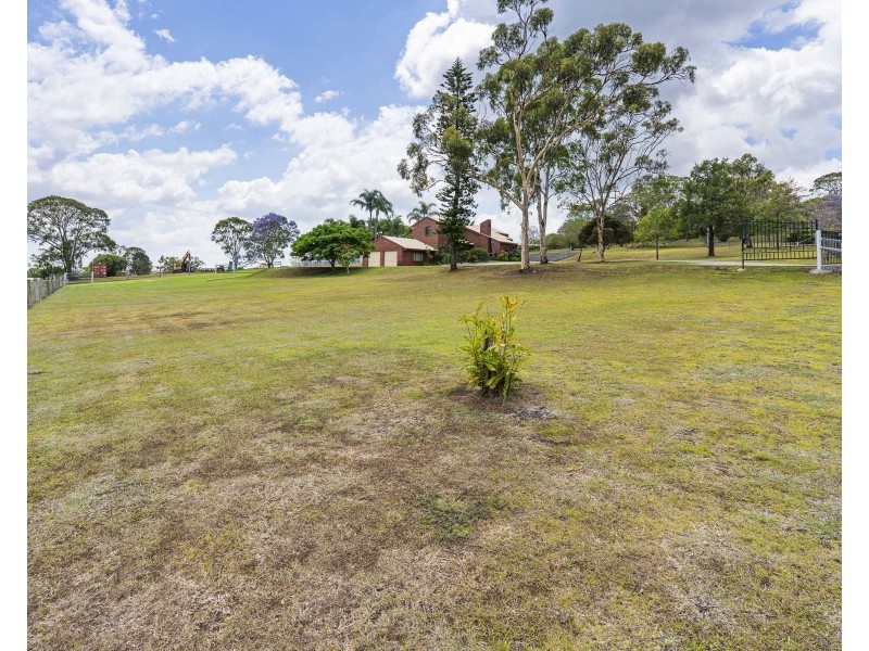 6-8 Coverdale Crescent, Cotswold Hills QLD 4350