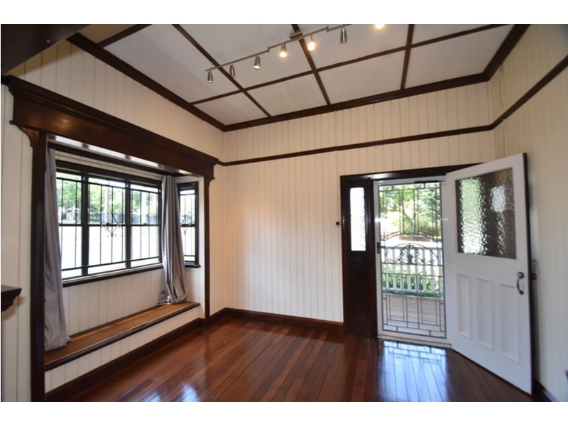 51 Mary Street, Mount Lofty QLD 4350