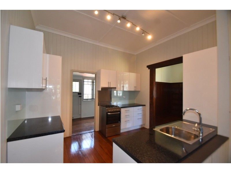 51 Mary Street, Mount Lofty QLD 4350