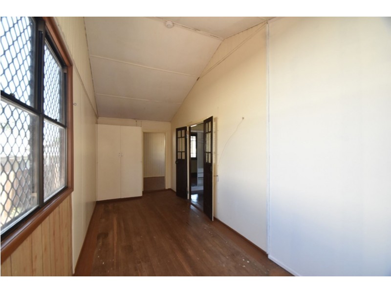 51 Mary Street, Mount Lofty QLD 4350