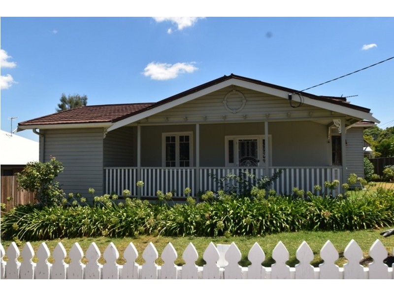 51 Mary Street, Mount Lofty QLD 4350