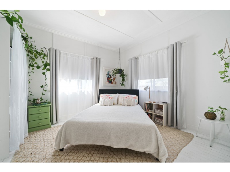 19 Devine Street, Harristown QLD 4350