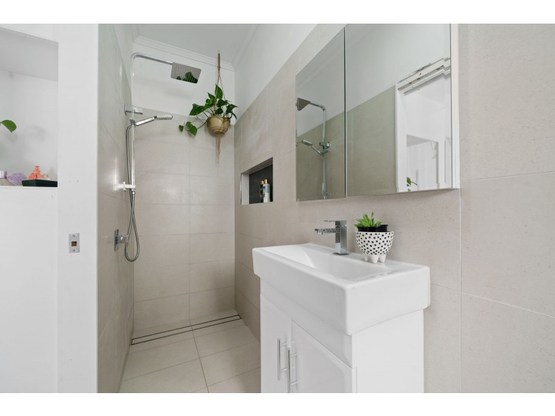 19 Devine Street, Harristown QLD 4350