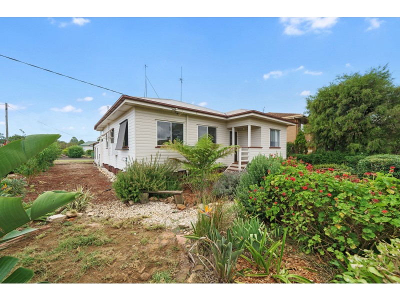 19 Devine Street, Harristown QLD 4350