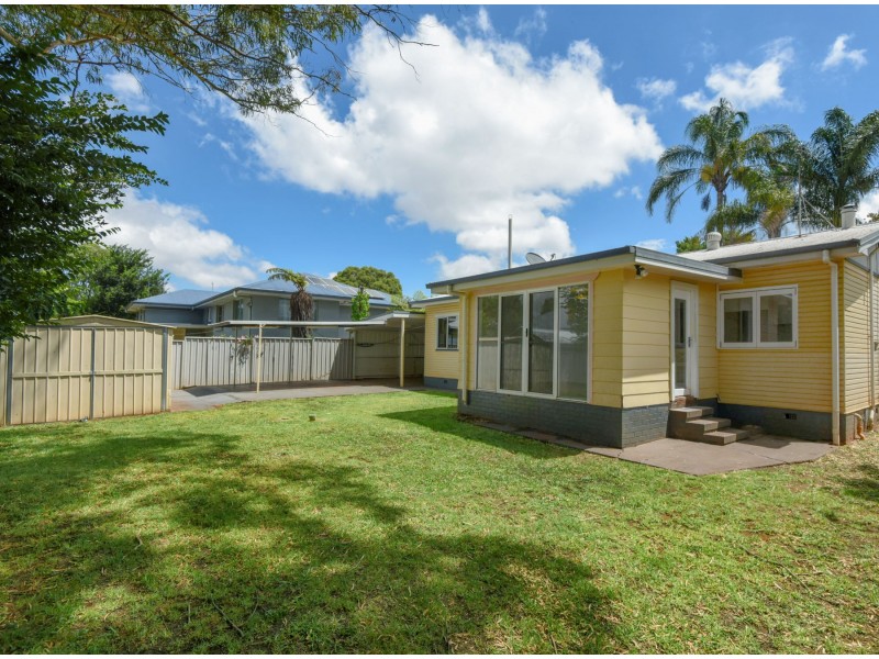2 McCarthy Street, Newtown QLD 4350