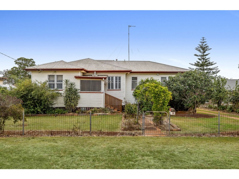 3 Weetwood Street, Newtown QLD 4350