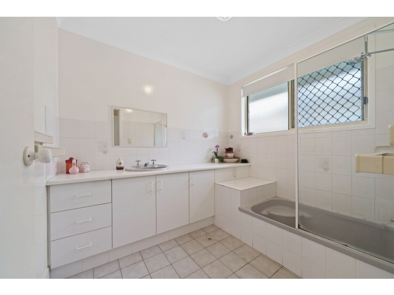 1 Northland Street, Newtown QLD 4350