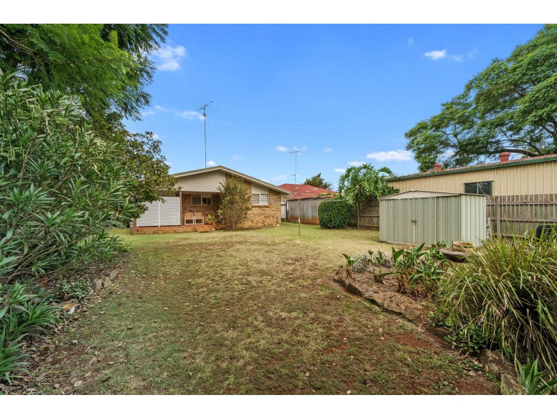 1 Northland Street, Newtown QLD 4350
