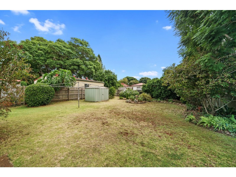 1 Northland Street, Newtown QLD 4350
