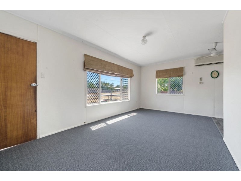 14 Earl Street, Jondaryan QLD 4403