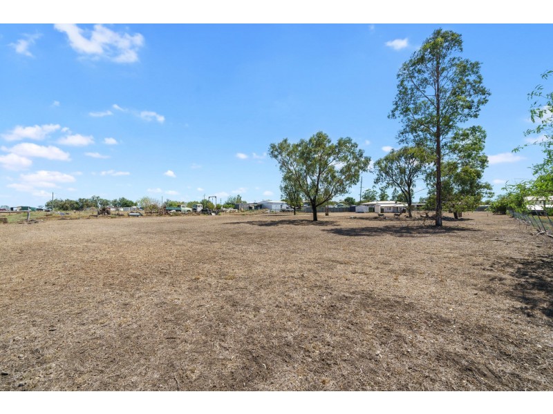 14 Earl Street, Jondaryan QLD 4403