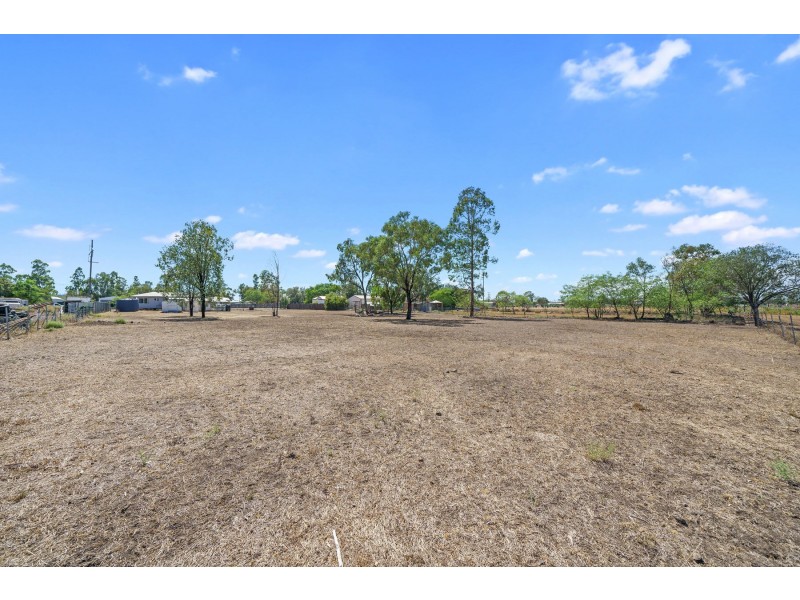 14 Earl Street, Jondaryan QLD 4403