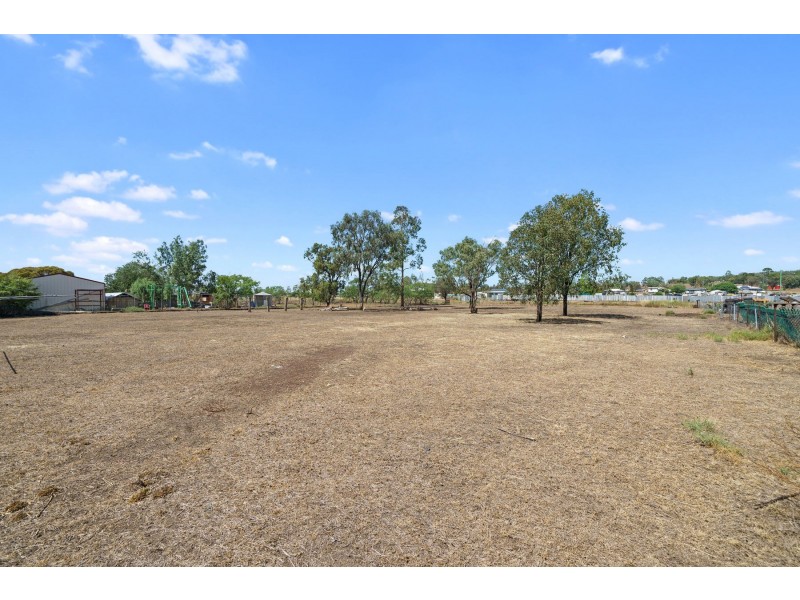 14 Earl Street, Jondaryan QLD 4403