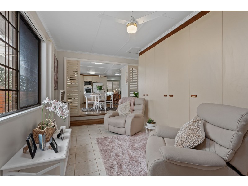 12 Newmarket Street, Newtown QLD 4350