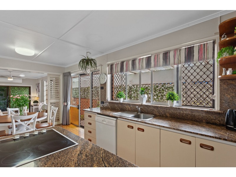 12 Newmarket Street, Newtown QLD 4350