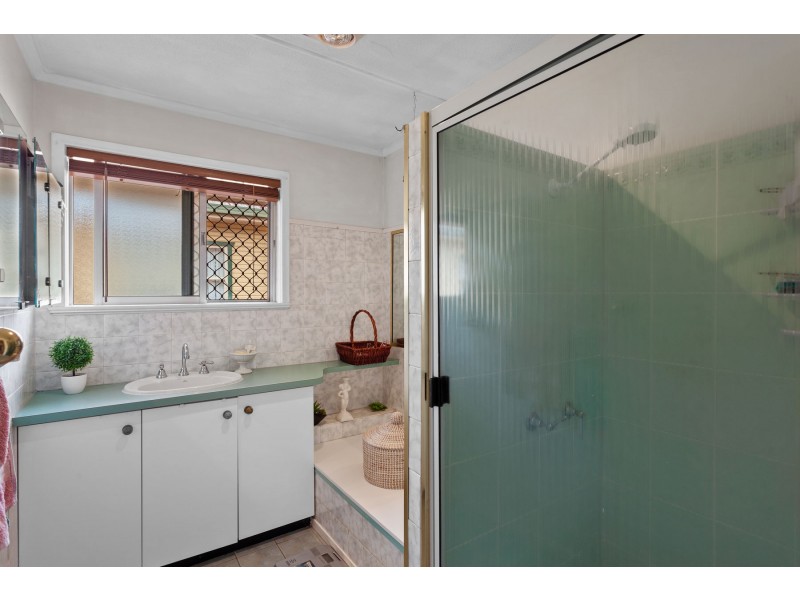 12 Newmarket Street, Newtown QLD 4350