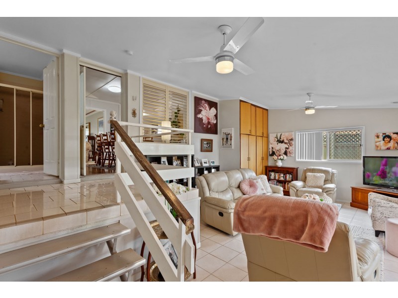 12 Newmarket Street, Newtown QLD 4350