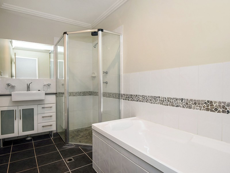 1/11 Albert Street, Newtown QLD 4350