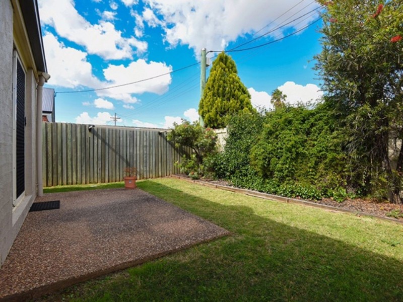 1/11 Albert Street, Newtown QLD 4350
