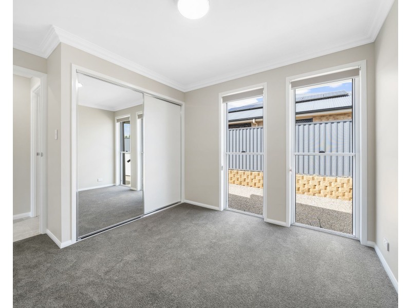 12 Kirklees Street, Newtown QLD 4350