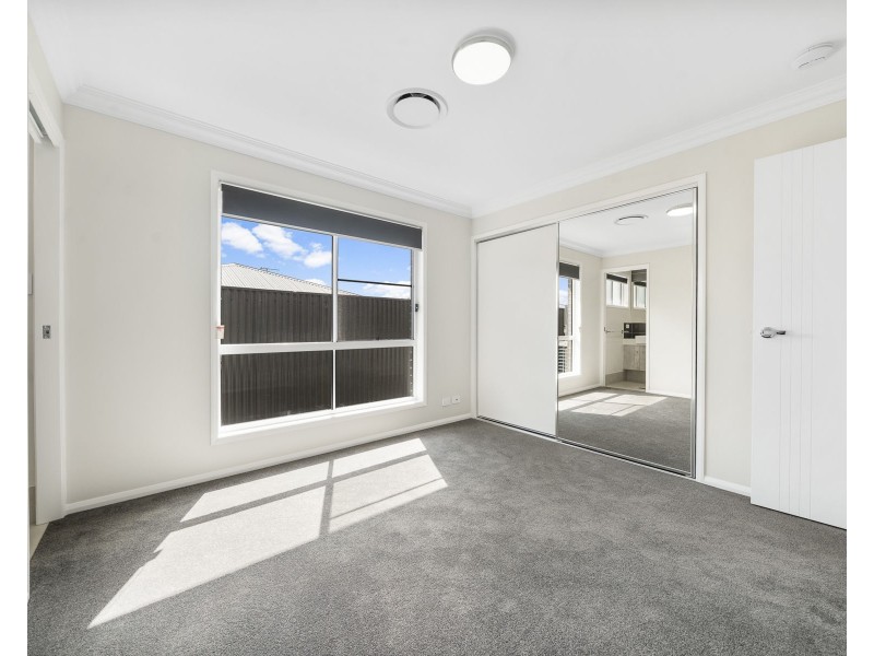 12 Kirklees Street, Newtown QLD 4350