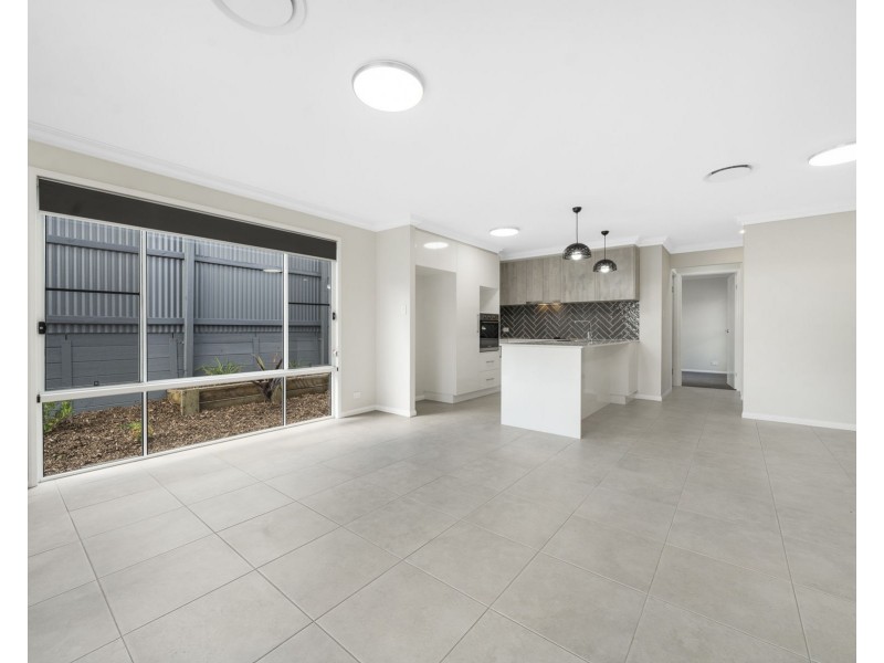 12 Kirklees Street, Newtown QLD 4350