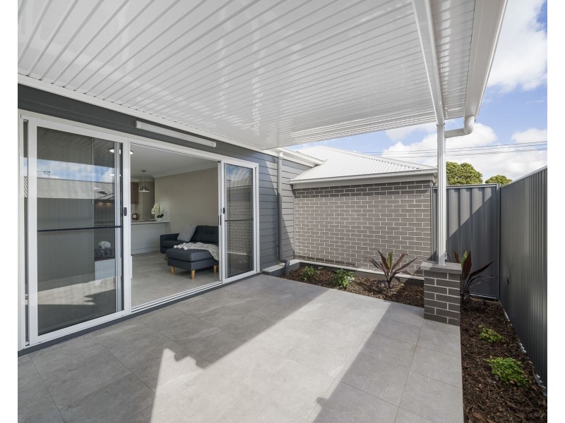 12 Kirklees Street, Newtown QLD 4350