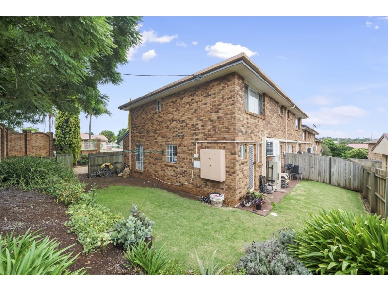 1/2-6 Roser Close, Kearneys Spring QLD 4350