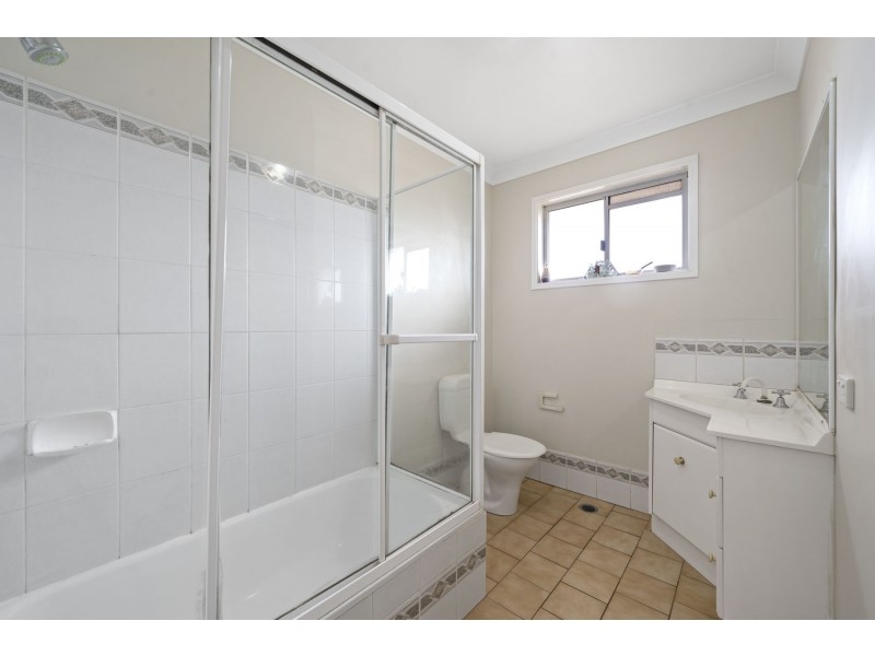 1/2-6 Roser Close, Kearneys Spring QLD 4350