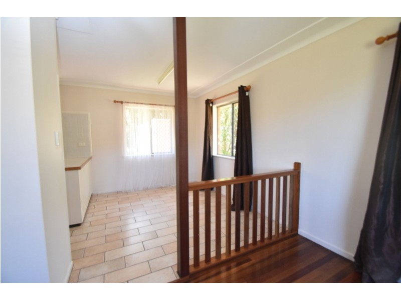 35 North Street, Mount Lofty QLD 4350