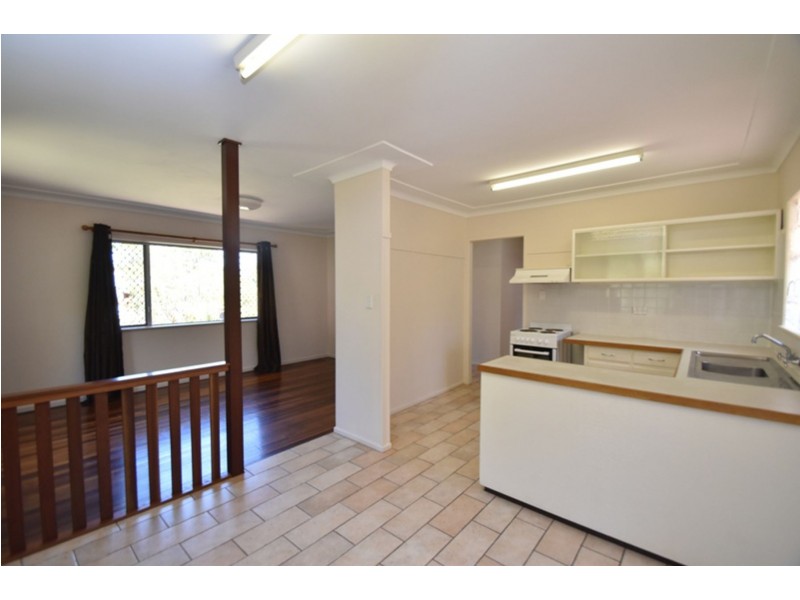 35 North Street, Mount Lofty QLD 4350